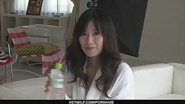 Cute Asian Cougar Manami Komukai threesome action