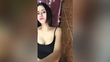 Chayanis Live Show Big Hot