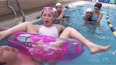 Japanese Mom Swimming Full:  bit.ly/2lORqbZ